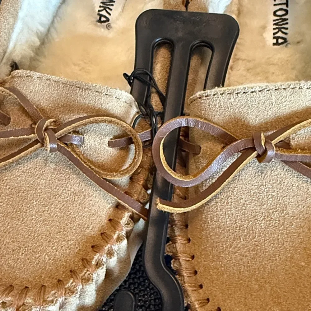 NWT Minnetonka Petra Trapper suede slippers tan